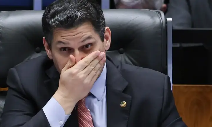 Alcolumbre mantém silêncio sobre 6x1 e oposição tenta preservar escala