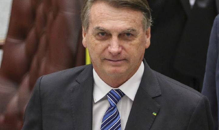 Alexandre de Moraes decide manter Bolsonaro em prisão domiciliar