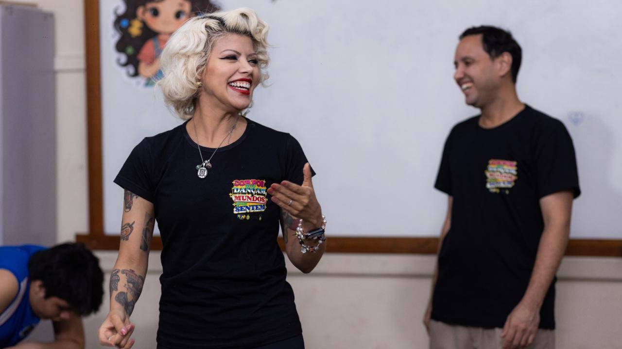 Alunos de escola cívico-militar vivenciam oficinas de música, dança e artes visuais em Manaus