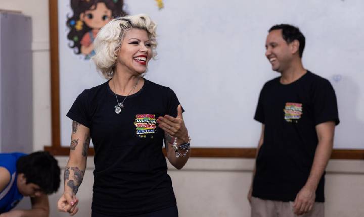 Alunos de escola cívico-militar vivenciam oficinas de música, dança e artes visuais em Manaus