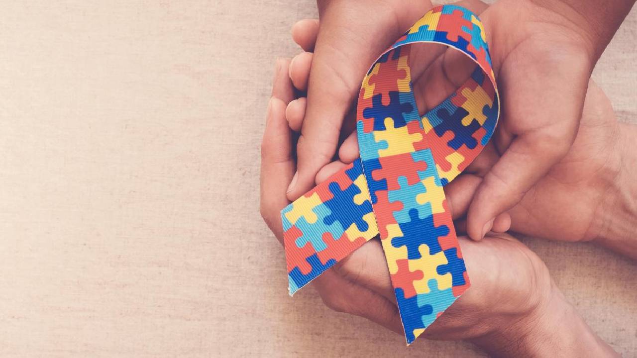 Apenas 16% dos adultos autistas estão no mercado formal; chegada da Geração Alpha pressiona empresas por mudanças