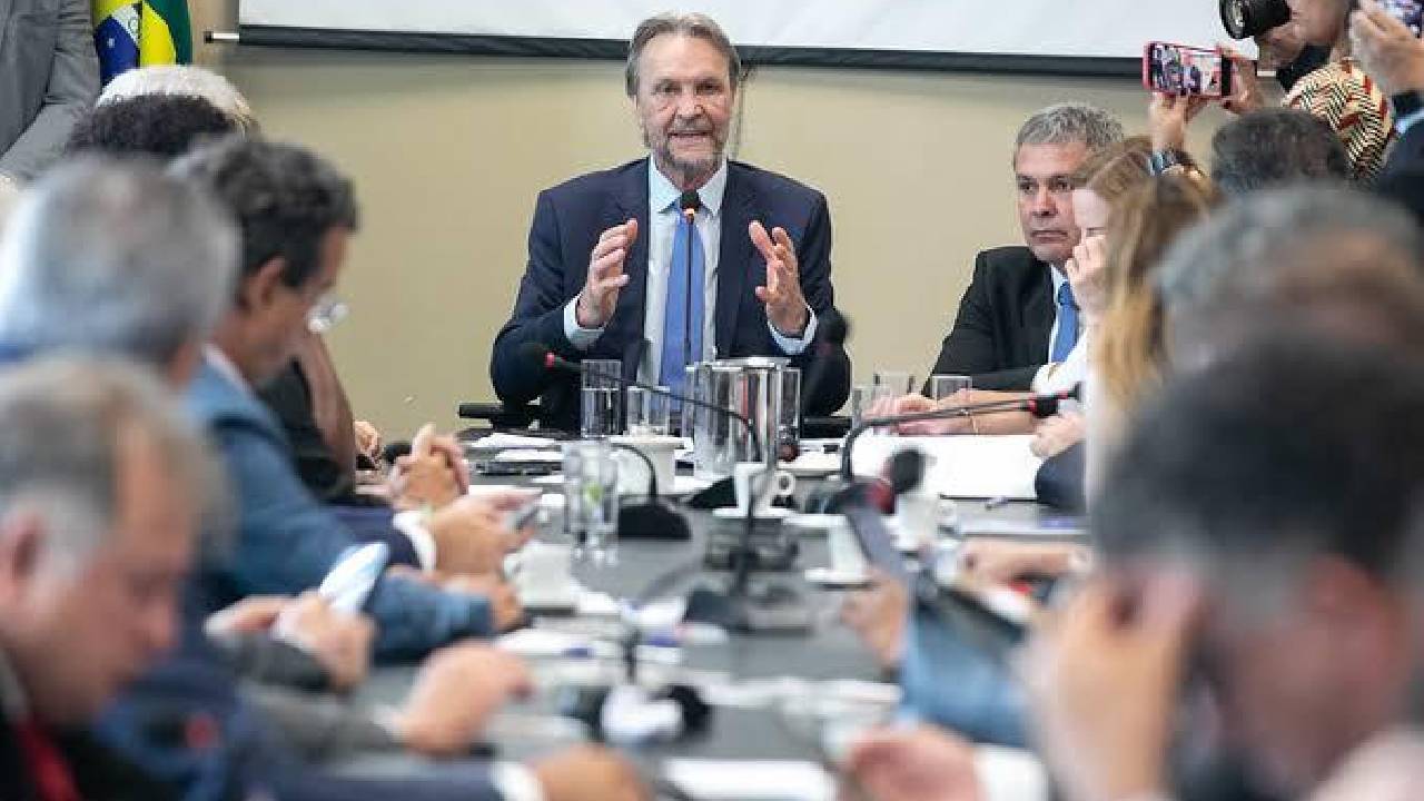Bancada do PT repudia afastamento da cúpula da PF e aponta interferência política em decisão de Mendonça
