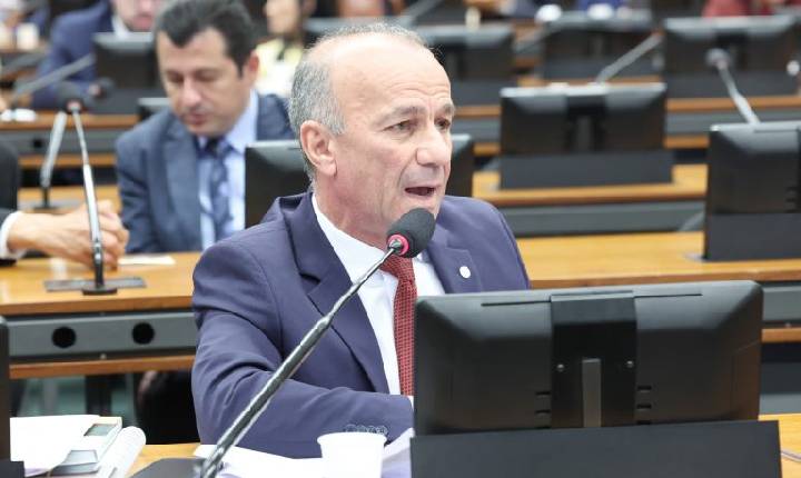 Comissão aprova aumento de limite anual para admissão de bombeiros no DF