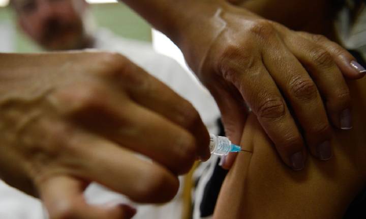 Consultas por lesões pré-cancerígenas caem após vacina contra HPV