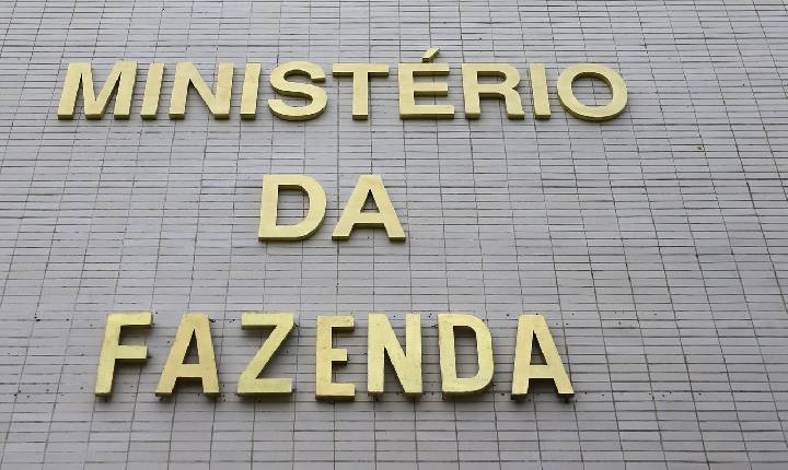 Contas do governo têm superávit de R$ 4,8 bilhões em setembro