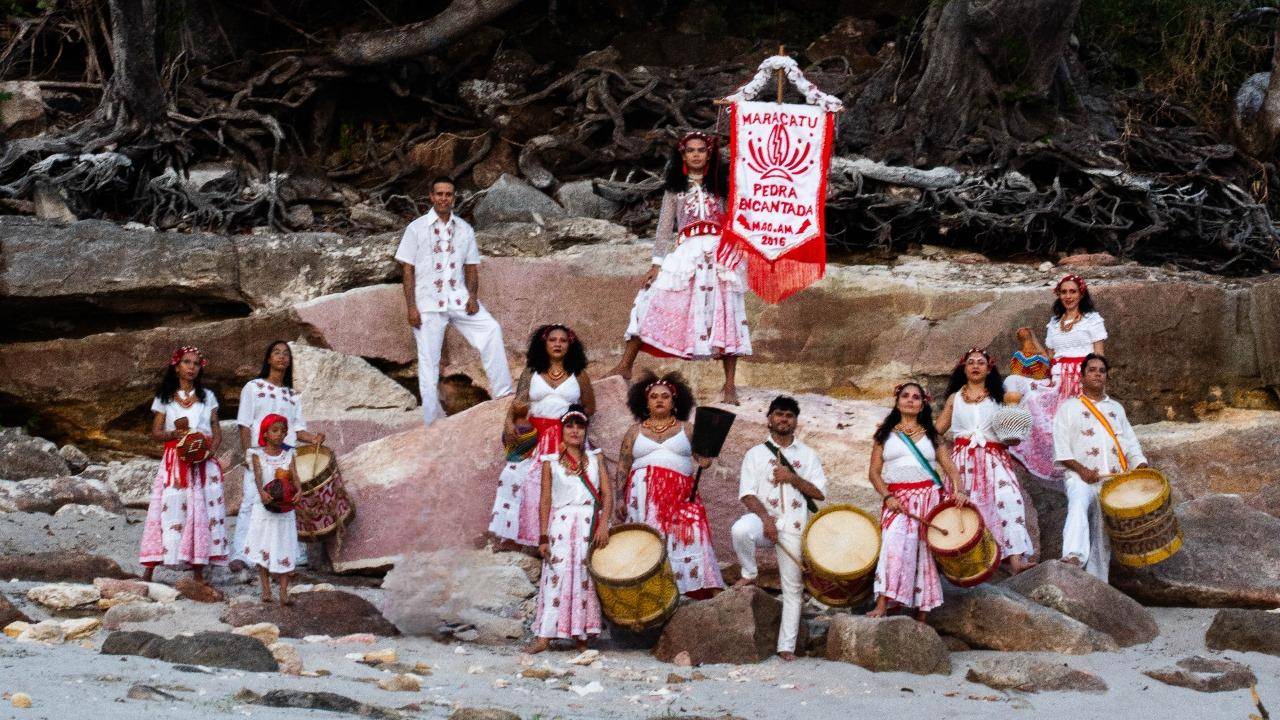 De Manaus, Maracatu Pedra Encantada se apresenta no Sairé 2026 em Alter do Chão