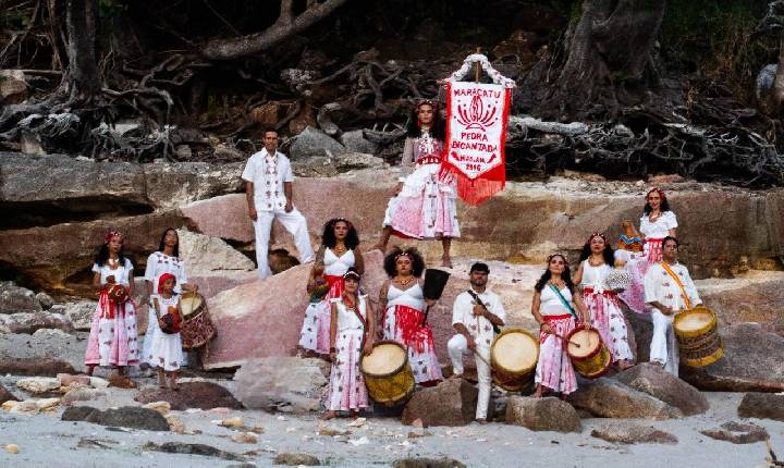De Manaus, Maracatu Pedra Encantada se apresenta no Sairé 2026 em Alter do Chão