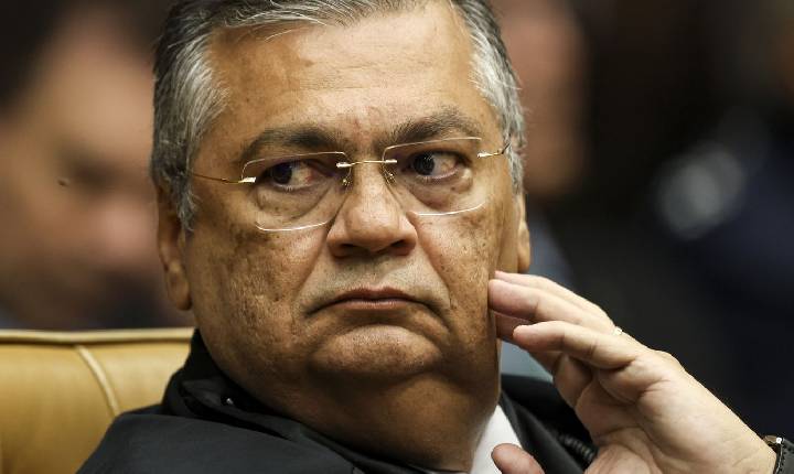 Dino manda PF apurar interferência externa no processo eleitoral