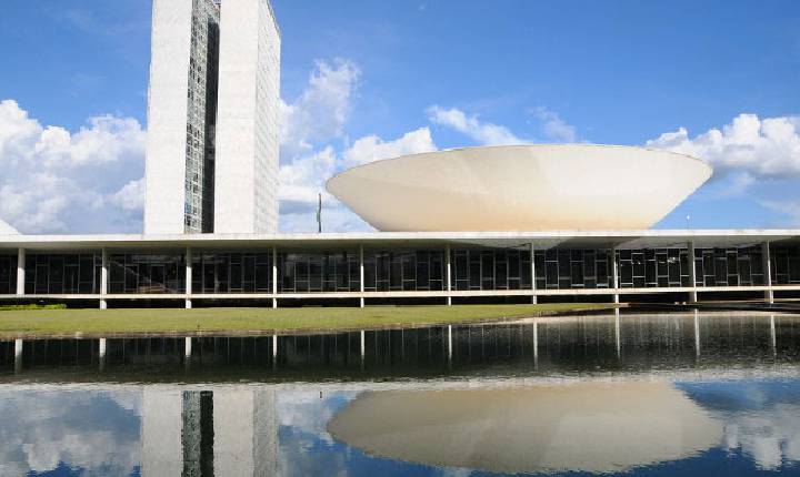 Eleição para deputado federal mobiliza R$ 982 milhões em recursos