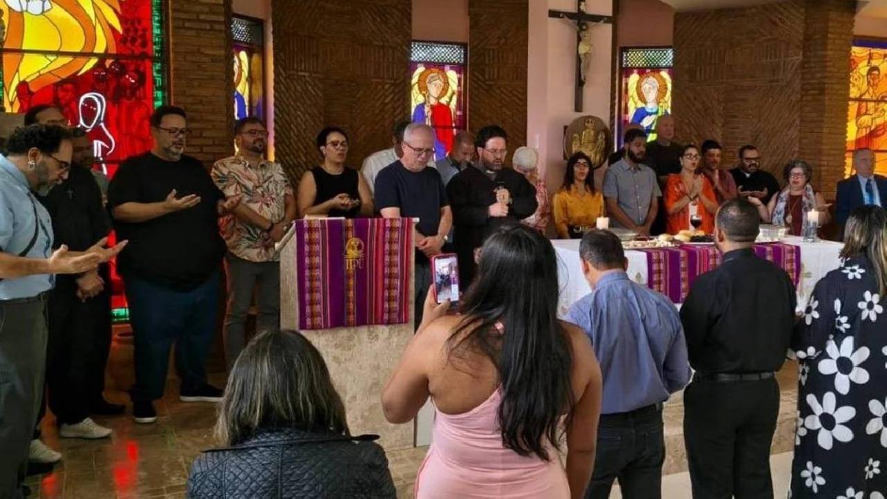 Em decisão histórica, Igreja Presbiteriana Unida autoriza inclusão de membros e pastores LGBTQIAPN+