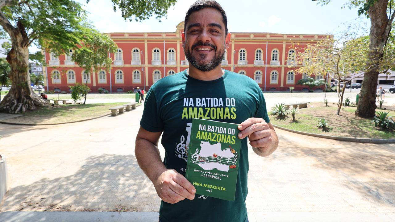 Ex-dançarino do Carrapicho, Hira Mesquita transforma a história da banda em legado cultural