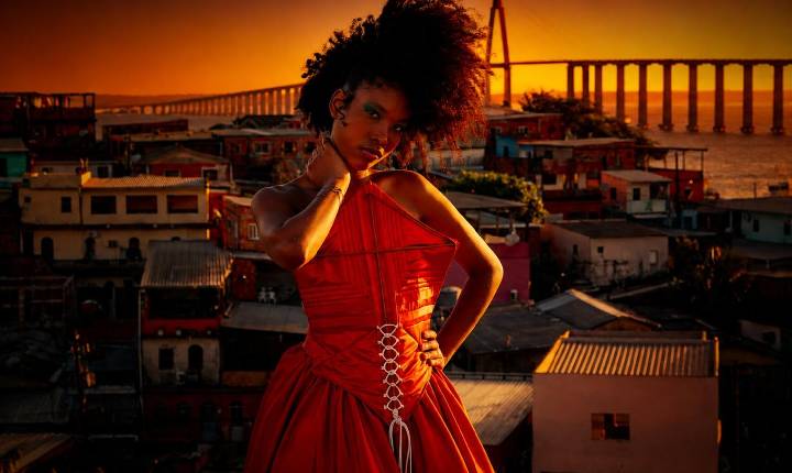 Feito pela favela, evento coloca talentos da periferia na passarela em Manaus