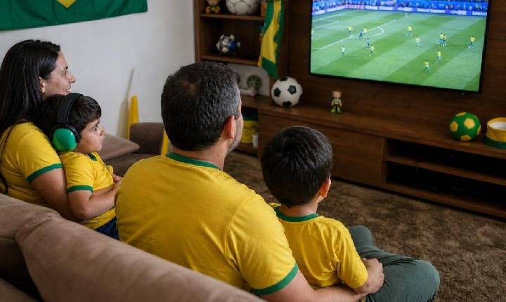 Fogos, buzinas e aglomerações: os desafios da Copa para pessoas com TEA