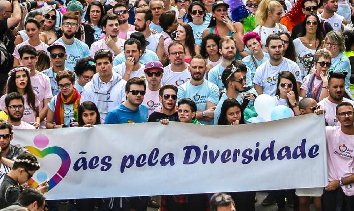‘Mães pela diversidade’ reforçam luta por diretos e liberdade na 30º Parada do Orgulho LGBT+