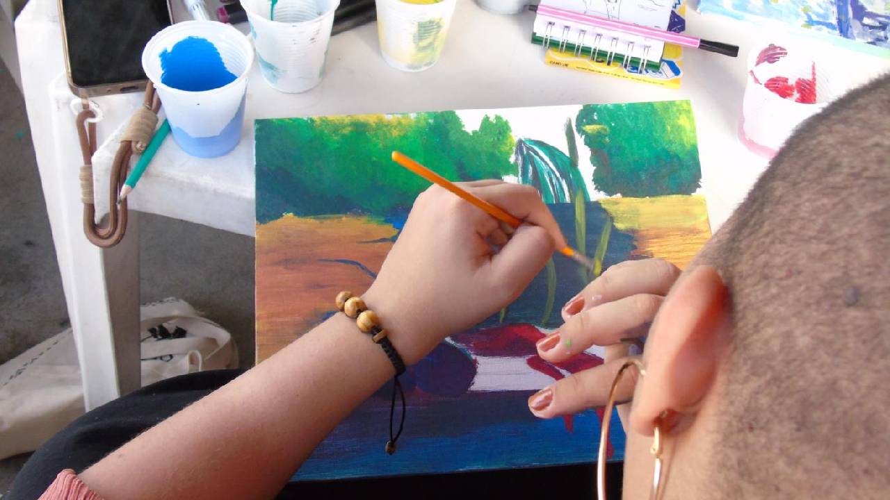 ‘Manaus é Plástico?’ traz obras de 29 artistas amazonenses inspiradas nas vivências de bairros da capital com exposição gratuita