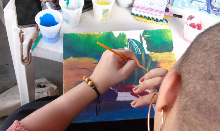 ‘Manaus é Plástico?’ traz obras de 29 artistas amazonenses inspiradas nas vivências de bairros da capital em exposição gratuita no Centro
