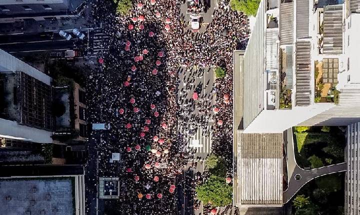 Parada LGBT+ leva à Avenida Paulista debate sobre a importância do voto