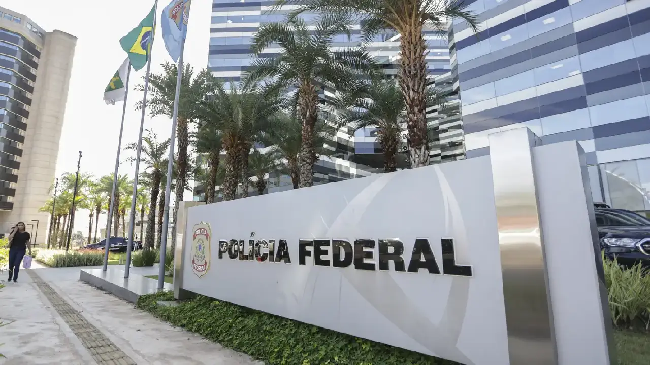 PF envia a Gilmar e Zanin íntegra de material do celular de Vorcaro