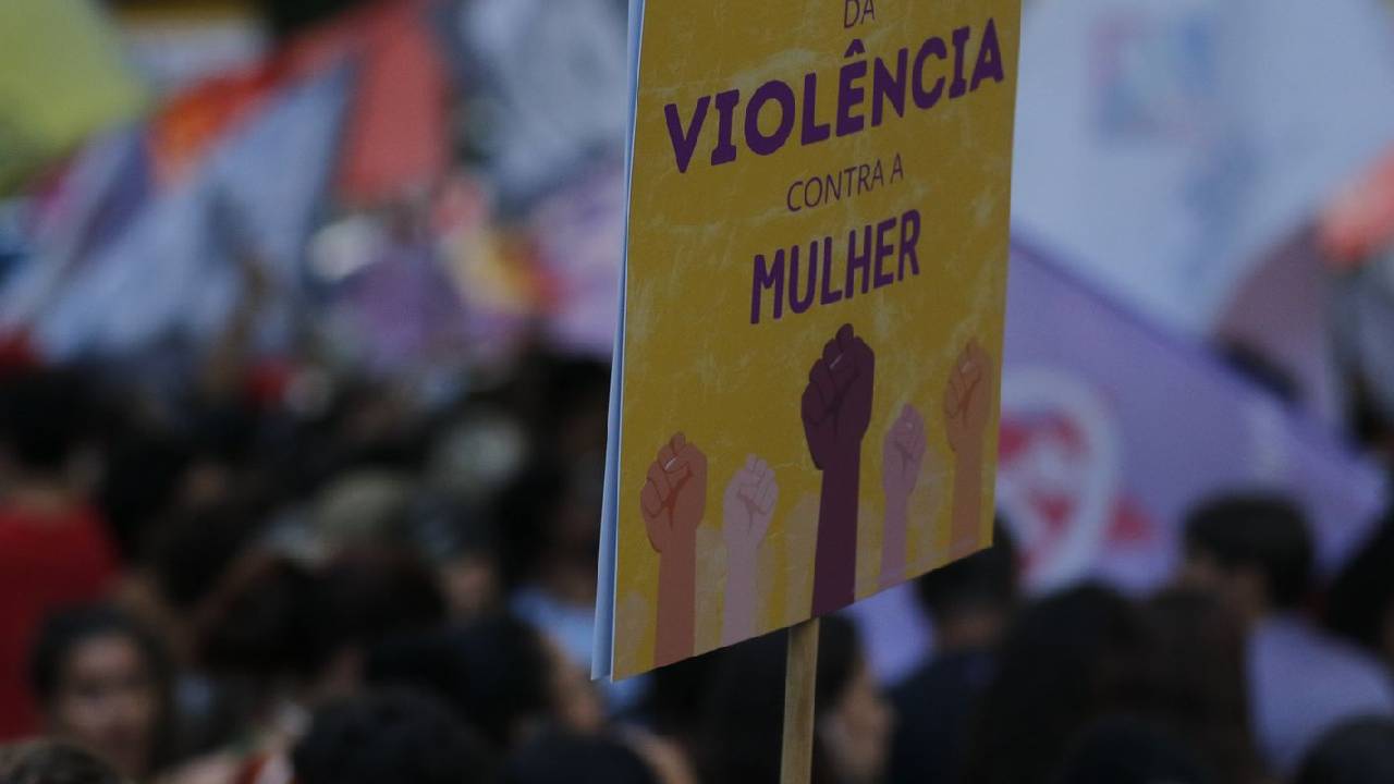 Plataformas vão informar canais de denúncia de violência contra mulher