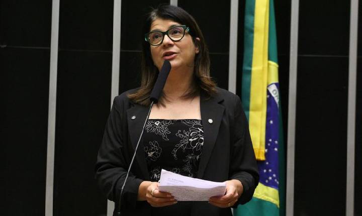 Projeto cria Carteira Nacional do Cuidador Familiar Atípico