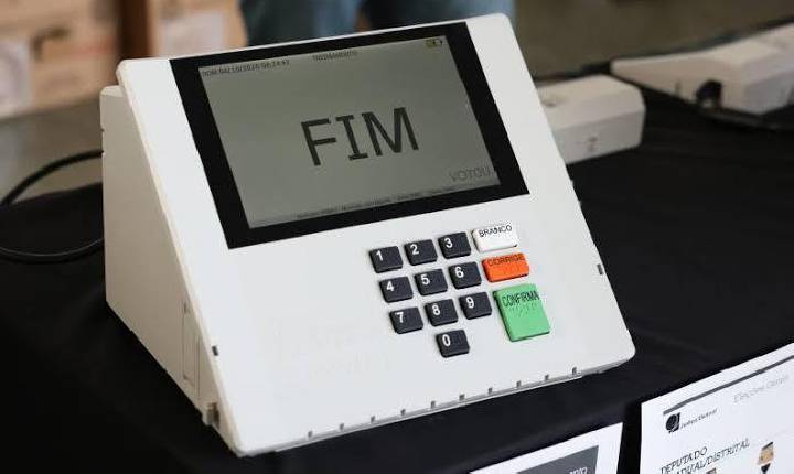 Quem trabalha no domingo de votação tem direito a folga ou pagamento em dobro?