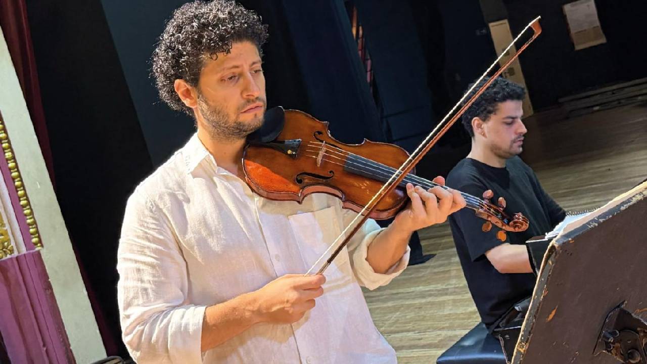 Recital 'Diálogos' leva Beethoven e Ravel ao Teatro Amazonas em noite de violino e piano