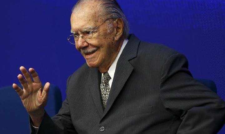 Sarney é internado no Sírio-Libanês para tratar pneumonia