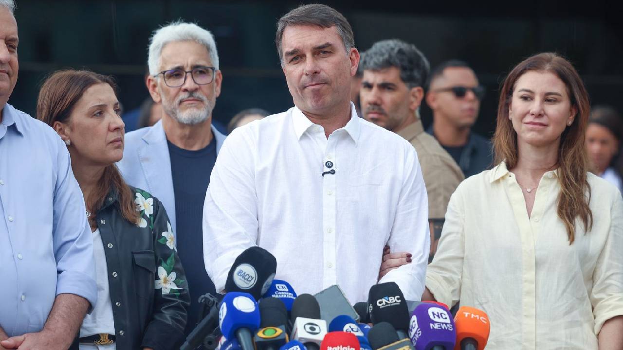 STF nega ter ordenado buscas em endereços de Flávio Bolsonaro