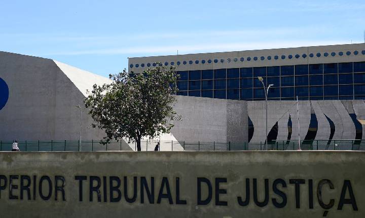 STJ suspende processos sobre aluguel de curta temporada em condomínios