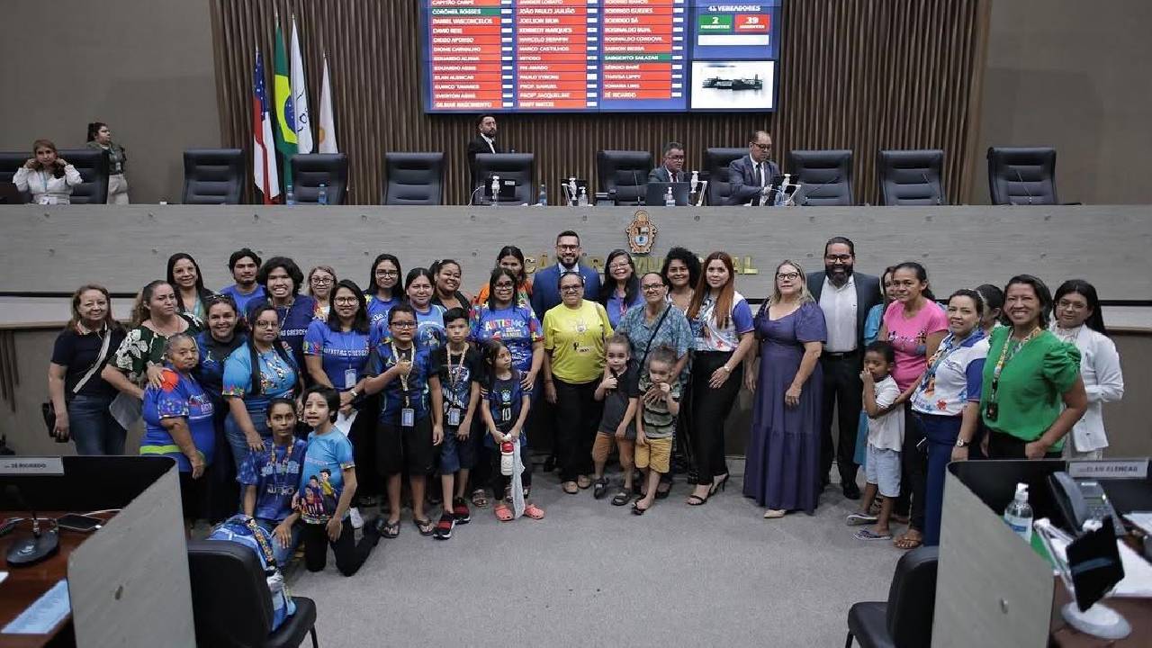 Vereador de Manaus fortalece diálogo com mães atípicas em audiência pública na CMM