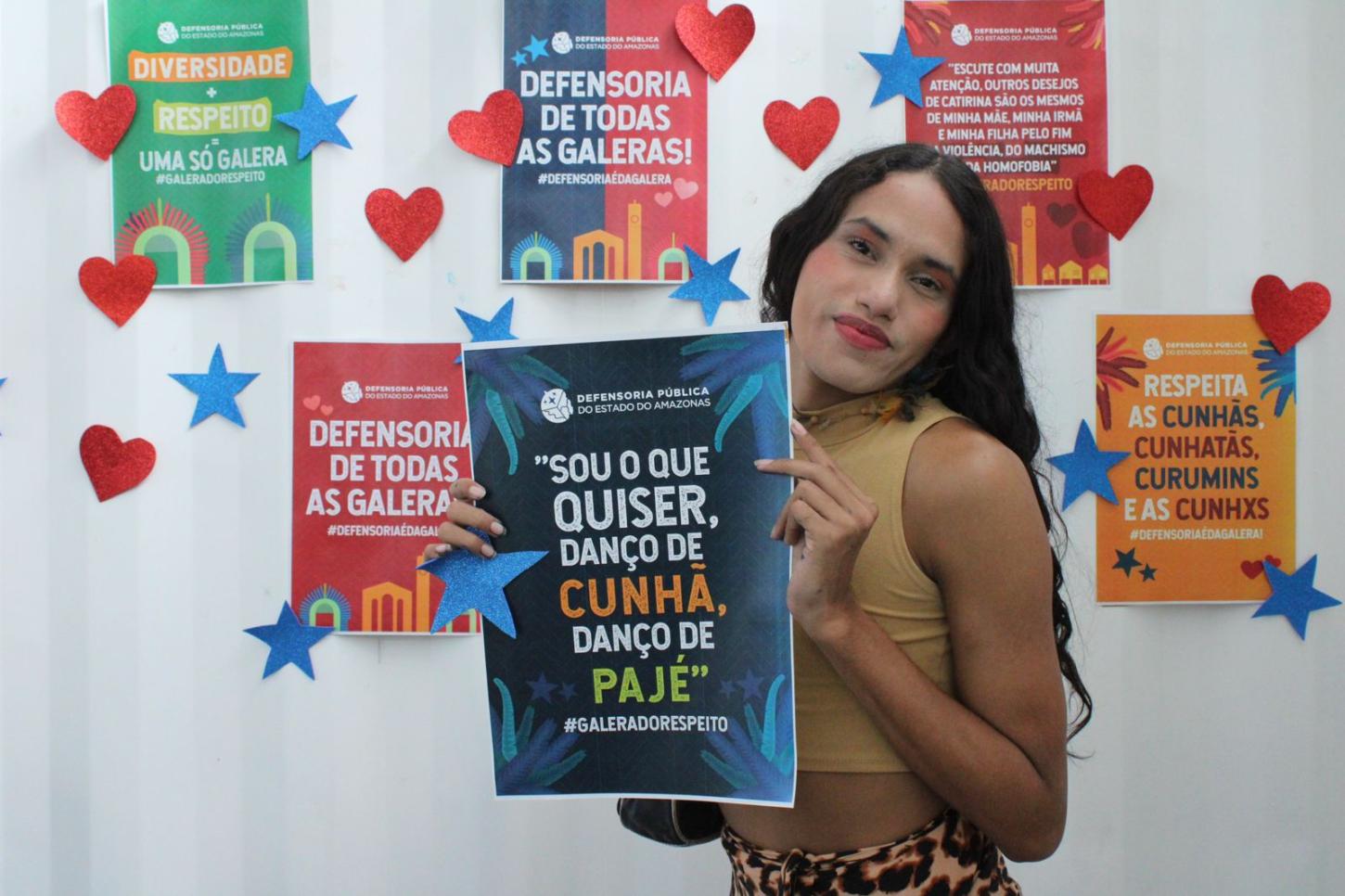 “Sonho que estou agarrada com minha nova certidão”, diz mulher trans assistida pela Defensoria Pública, em Parintins