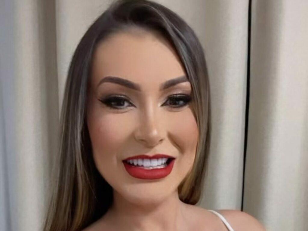 Andressa Urach anuncia criação de igreja; 'Quero falar de Jesus com a ‘língua de cobra’