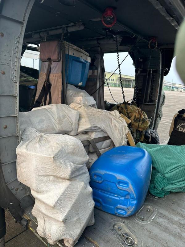 FAB intercepta avião com 240 kg de drogas no Amazonas