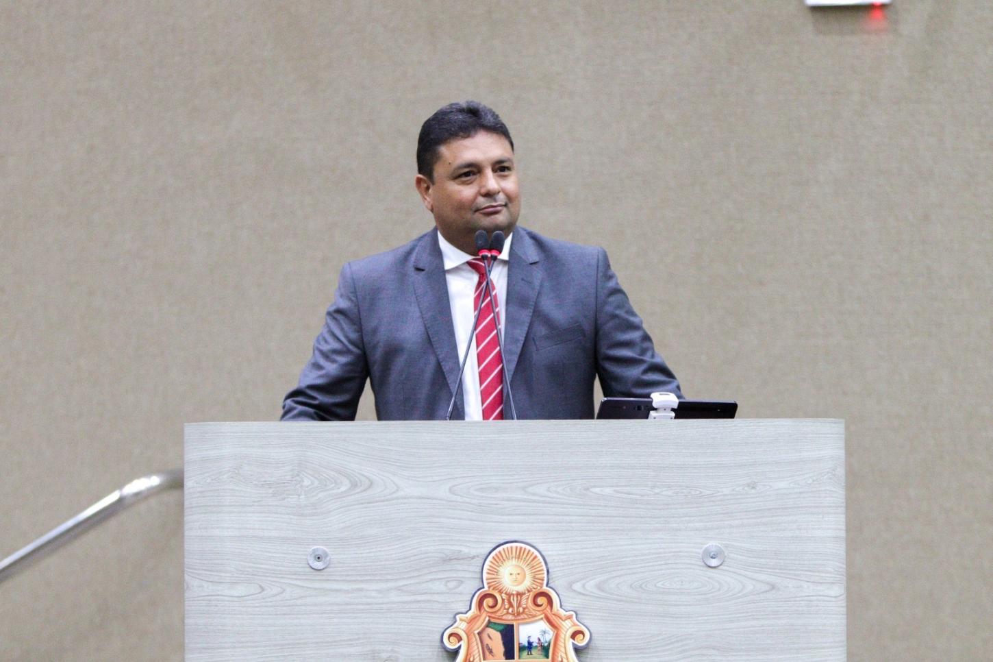 Presidente da CMM exibe vídeos que comprovam presença de líderes partidários durante instauração de CPIs