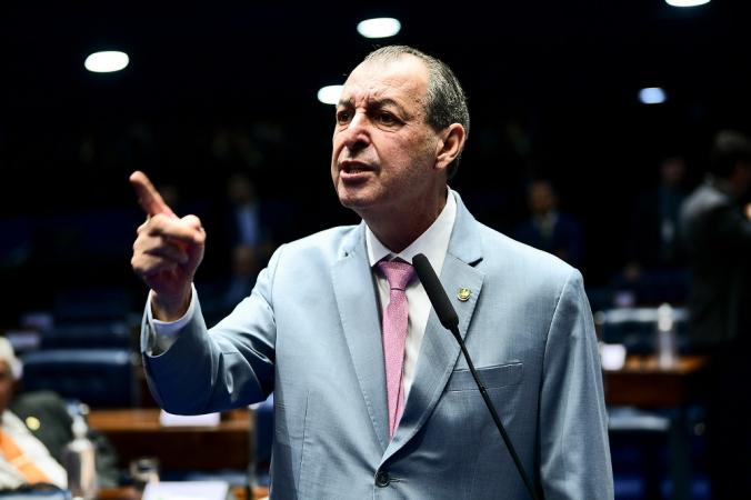 Senador Omar Aziz pede que sites de apostas sejam retirados do ar
