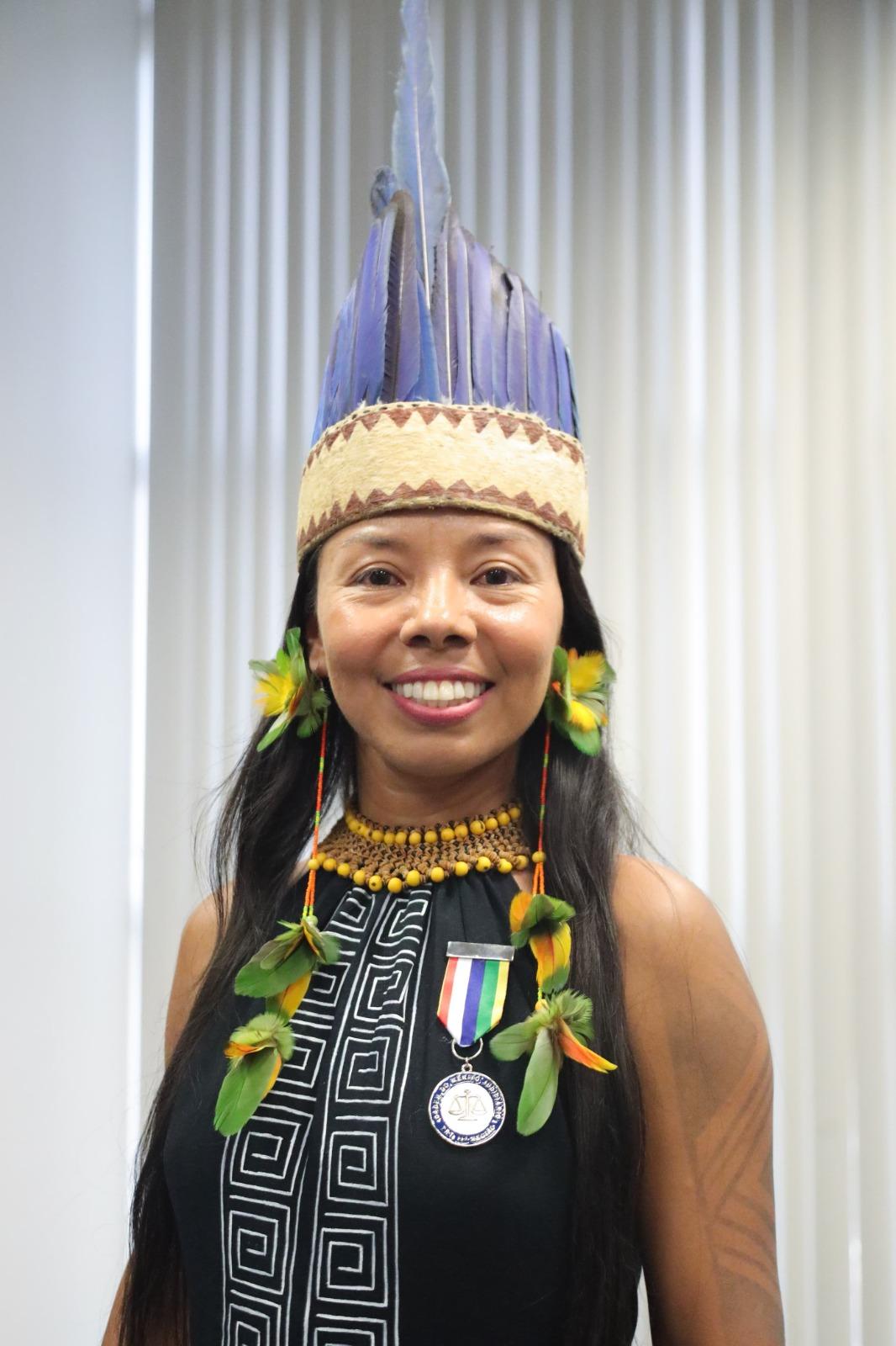 Vanda Witoto recebe homenagem no Tribunal Regional do Trabalho