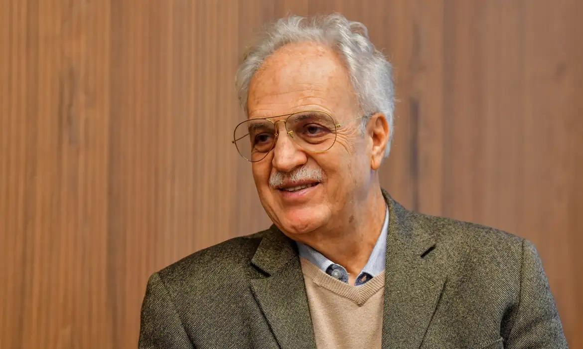 Pesquisador Carlos Nobre participa de seminário sobre secas e queimadas na Amazônia