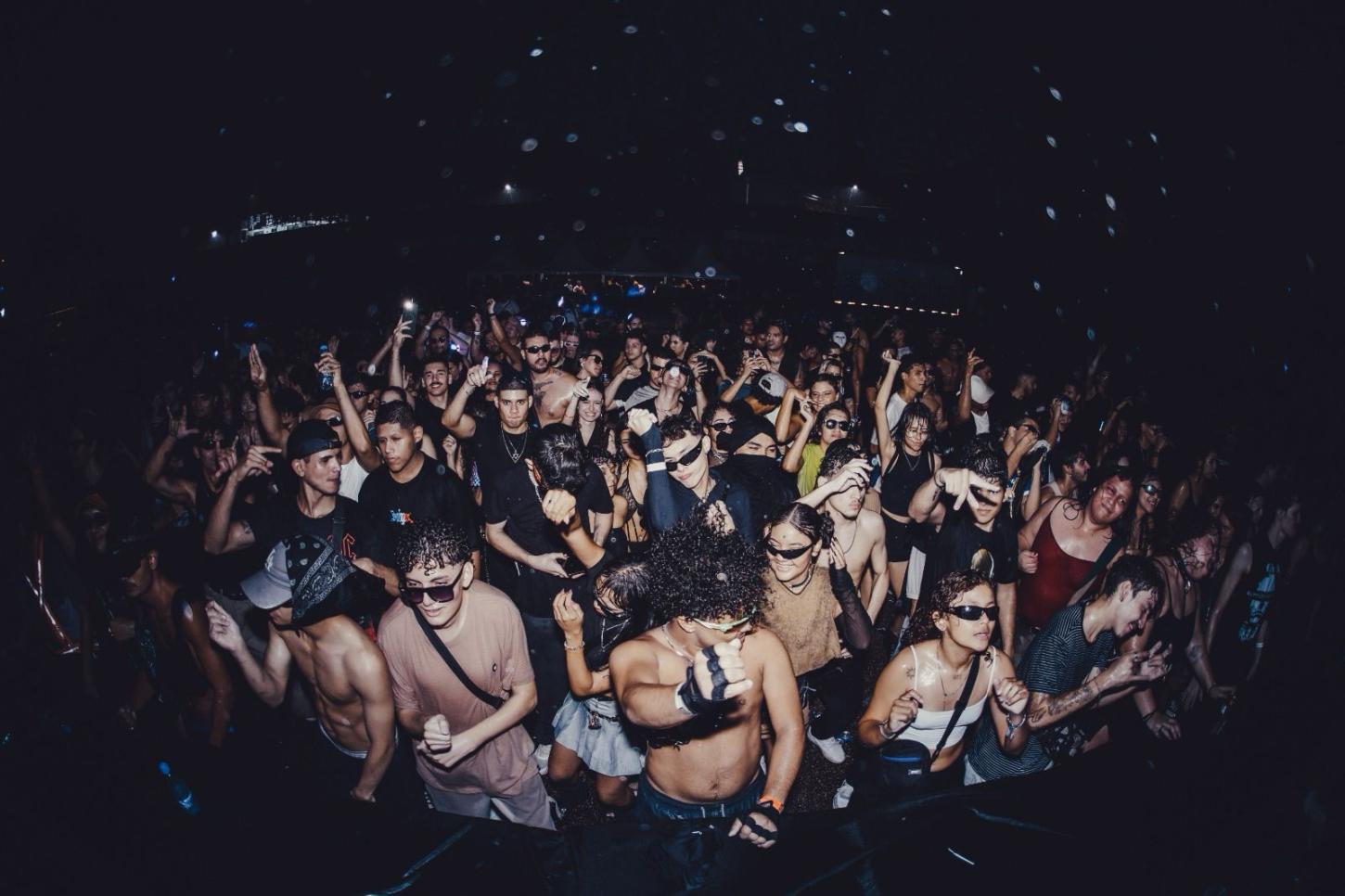 Infecta Baile de Máscaras II agita Mercado de Origem da Amazônia 