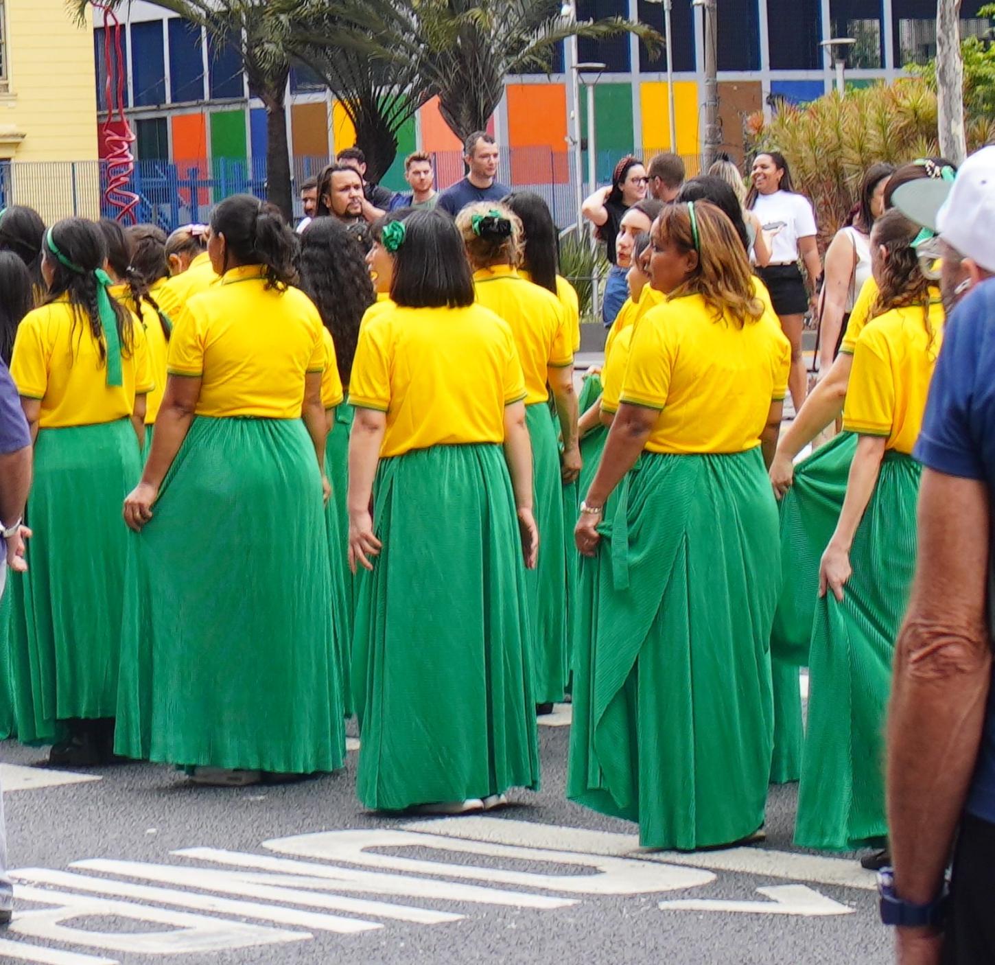 Ex-fiéis das Testemunhas de Jeová manifestam contra doutrina que incentiva discriminação familiar