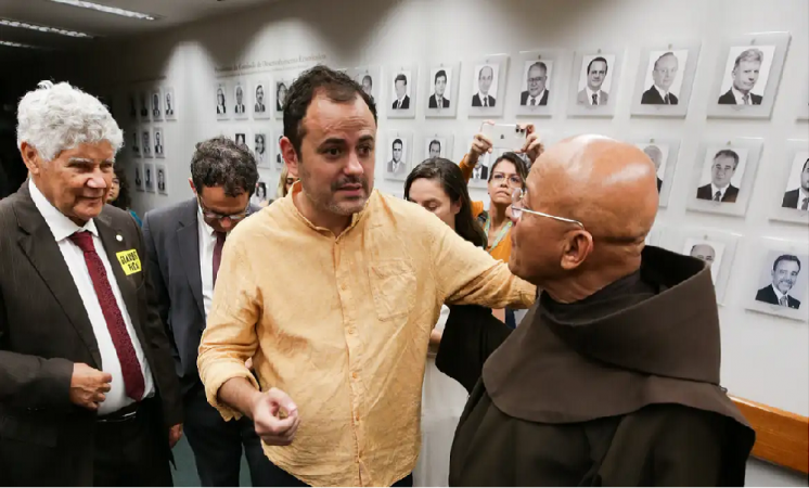 Glauber Braga completa uma semana em greve de fome contra cassação de mandato