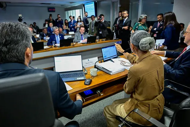 'Ainda vão ter que me tolerar', afirma Plínio Valério sobre polêmica com Marina Silva