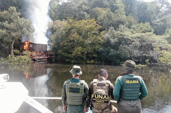 Garimpo ilegal na Amazônia expõe mulheres negras e indígenas à violência extrema