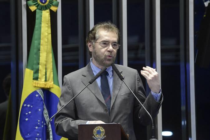 Plínio Valério rejeita rótulo de bolsonarista, mas se alinha ao eleitorado conservador