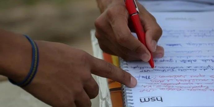 Pretos e pardos têm quase o dobro de analfabetismo em relação a brancos, revela estudo