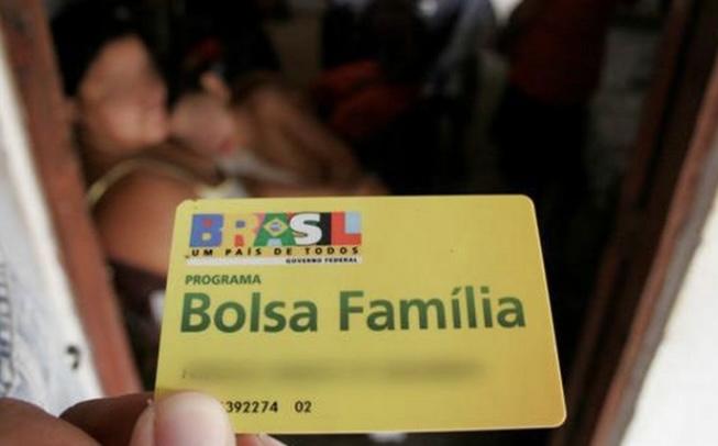 Amazonas tem mais beneficiários do Bolsa Família do que trabalhadores com carteira assinada
