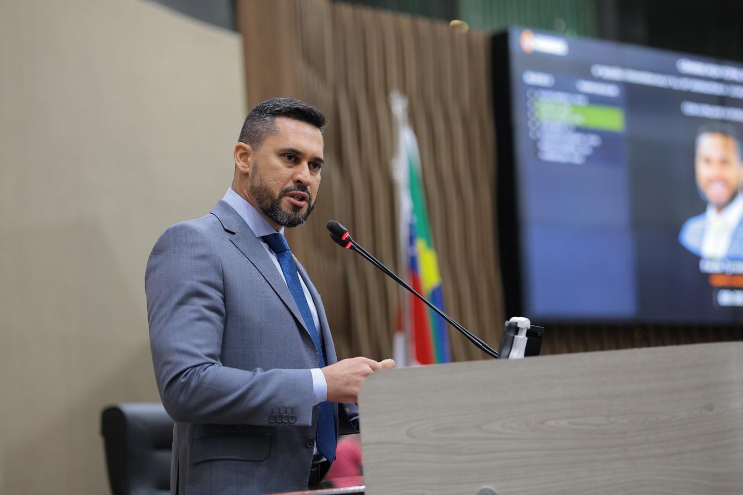 Paulo Tyrone apresenta PL para criar programa de prevenção e redução de acidentes com motociclistas