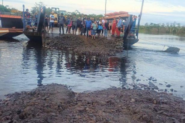 Rompimento de aterro interrompe tráfego na BR-319, no Rio Curuçá