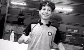 Adolescente apreendido por morte de Fernando Vilaça diz ter agido em legítima defesa, mas versão é contestada pela polícia