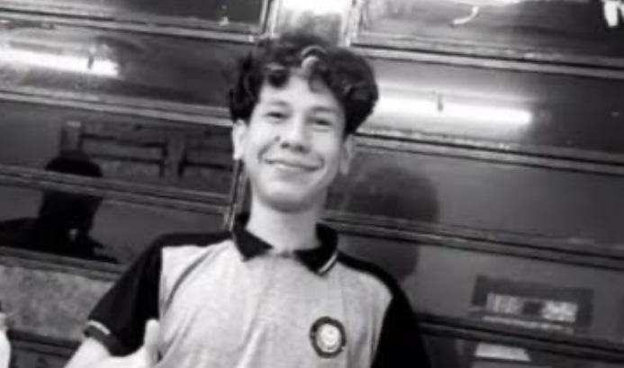 Adolescente suspeito de envolvimento na morte de Fernando Vilaça se entrega à polícia em Manaus