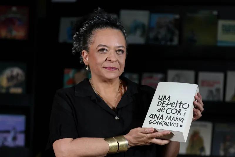 Ana Maria Gonçalves faz história como a primeira mulher negra imortal da Academia Brasileira de Letras